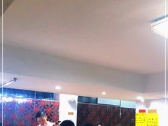 等位区-黄师奶甜品店