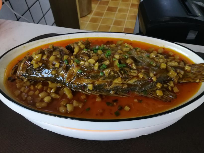 最后晒几张徽菜的家常菜,喜欢的都可以品一品  干锅大肠:本人不太喜欢