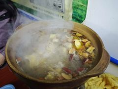 炭炉果鸡煲-威邵鸡煲(西华路总店)