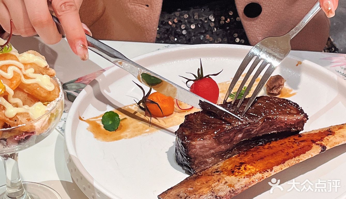 圣诞节约会好去处，就在这家新晋西餐厅🎄