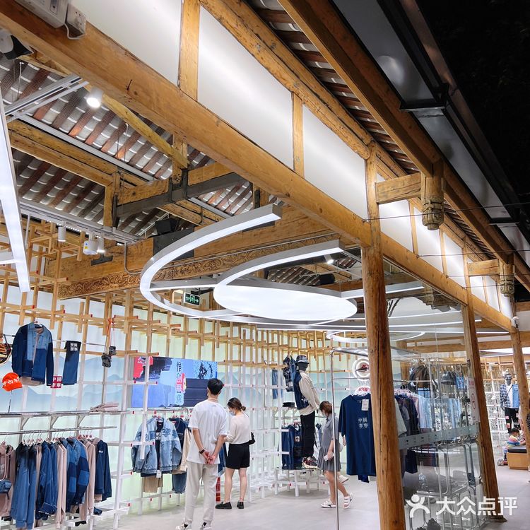 宽窄巷子里的国货中国李宁