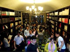 人多-钟书阁(松江泰晤士小镇店)