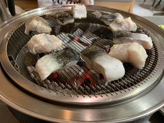 -围炉肉舍•炭烤活鳗•丹东海鲜烤肉(步行街店)