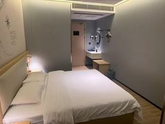 -网鱼电竞酒店(深圳福田石厦地铁站店)
