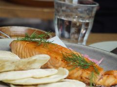 烟熏三文鱼配烤饺子皮和芥末籽酱-BOR Eatery(安福路店)