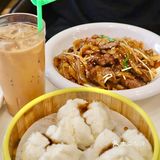 性价比可以说很高了！里面的话小菜和牛肉都挺多的