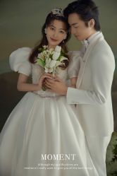 -现代经典婚纱摄影