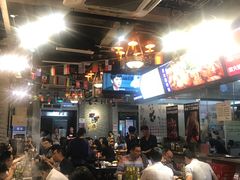 大堂-巴四老城区炭火蛙锅(张江店)