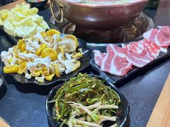 -果松木炭酸菜铜火锅·外婆参鸡汤