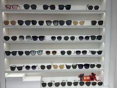 -美式眼镜·授权蔡司.依视路.尼康.豪雅.明月(南翔印象城店)