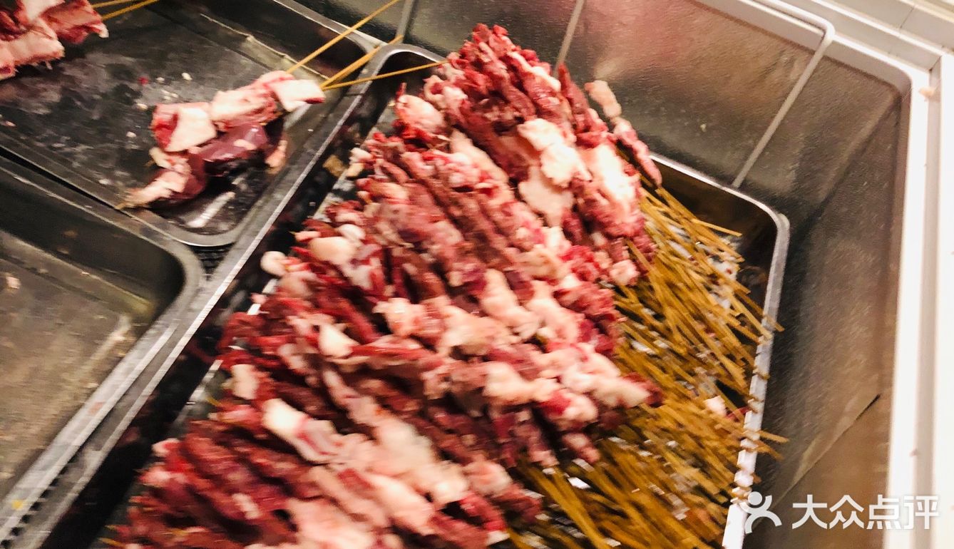 略显悲伤 松枝烤鸡、熏牛肉