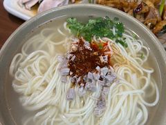 -亮亮面馆(经六路店)