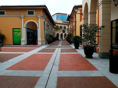 -佛罗伦萨小镇广佛名品奥特莱斯(疏港路店)