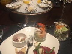 生蚝和自助冷盘-恰餐厅及酒吧 CHAR Bar & Grill (北京丽都皇冠假日店)