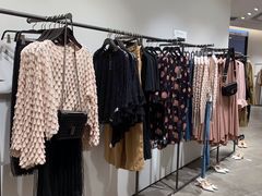 -URBAN REVIVO(高德置地广场·春广场店)