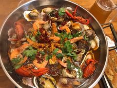 -老东镇啤酒屋海鲜加工·蒸汽海鲜·海鲜烧烤(台东店)