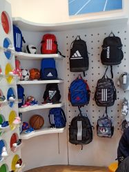 -adidas(德基广场店)