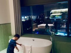 -上海虹桥中心爱琴海亚朵S酒店