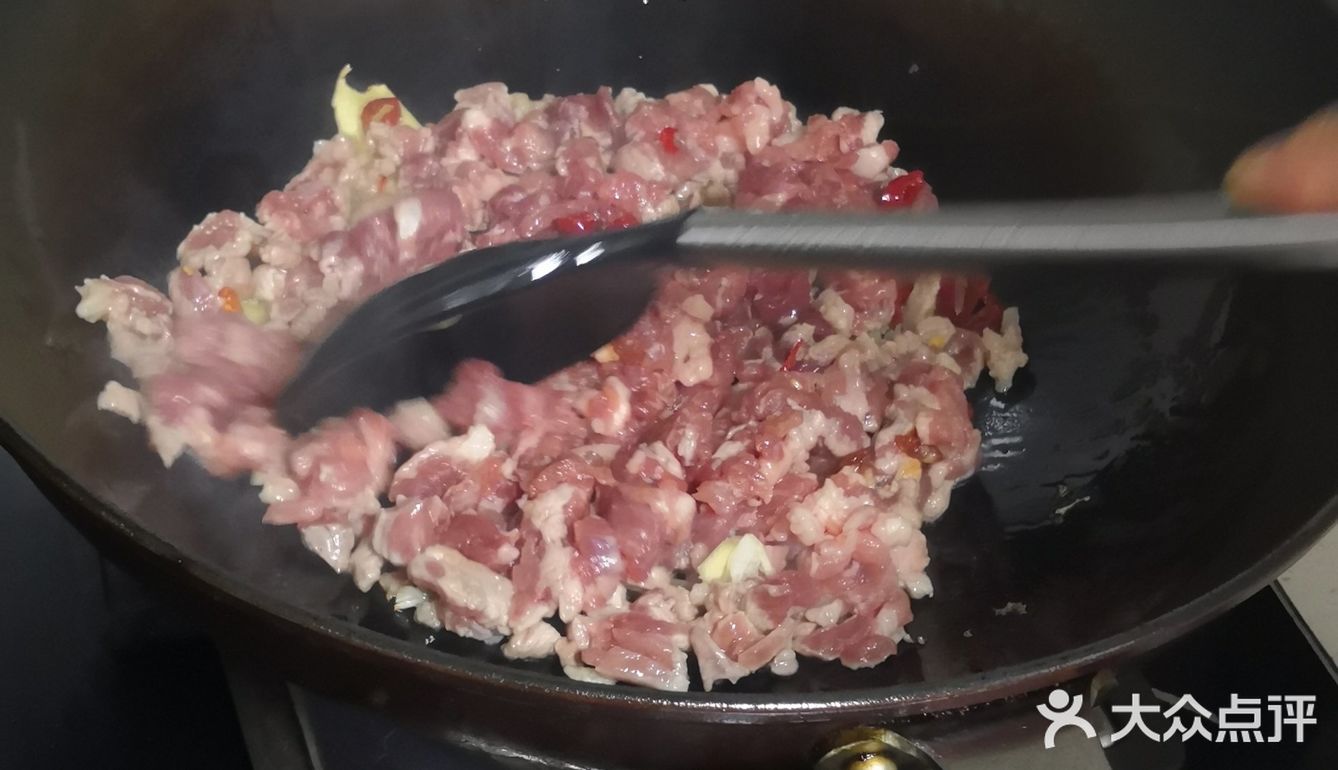 甜妈厨房之劲爆滚辣皮子肉