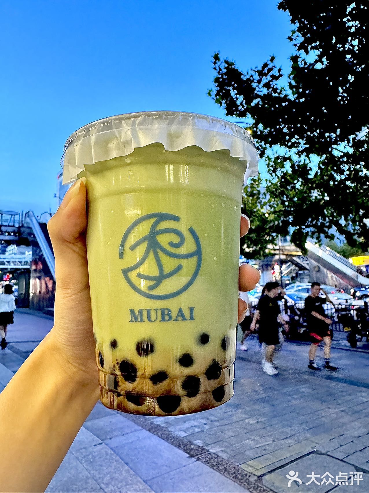 秋天的第一杯奶茶在手，快乐我有！
