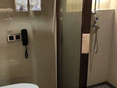 -深圳君逸国际酒店(龙岗横岗塘坑地铁站店)
