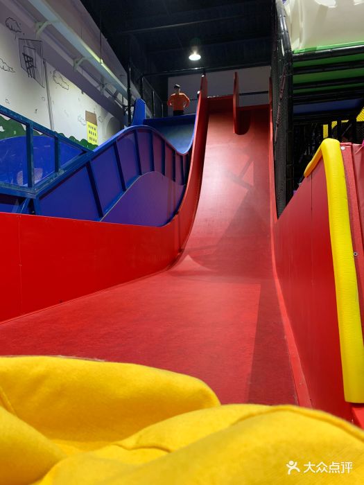 反转地球蹦床馆·团建轰趴图片