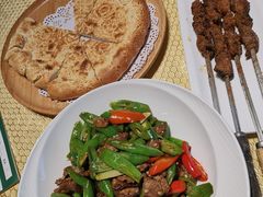 馕坑芝麻馕-巴扎美食·新疆菜·西域歌舞表演餐厅(新疆大厦店)