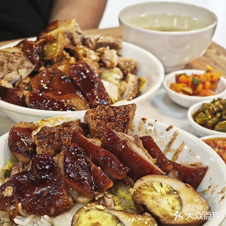 深圳这家猪脚饭，软糯入味，香到舔盘～