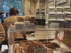 面包甜点陈列柜-来回·咖啡(天河南店)