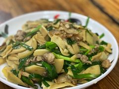 鲜笋炒肉-香竹农庄•传统竹筒饭(十年店)
