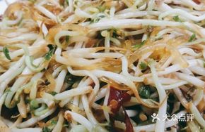 Stir-Fried Bean Sprouts with Rice Noodles