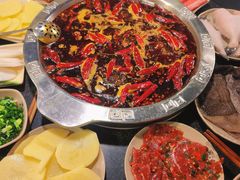 -洞亭火锅(防空洞总店)
