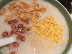 荔湾艇仔粥-喜势点·糖沙翁手工茶点·本地人茶居(永庆坊店)