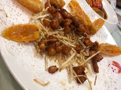 咸蛋卷拼鸡脆骨-宜宾海鲜酒家·三十年老字号