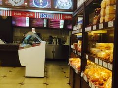 -红宝石·鲜奶小方·海派西点房(南丹店)