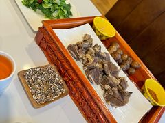 康巴手抓牛肉-黑青稞庄园·新式藏餐·牦牛肉汤锅(新都桥店)