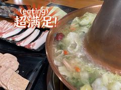 -果松木炭酸菜铜火锅·外婆参鸡汤