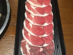 盐池滩羊腿肉-年巴羊肉铺老铜锅(梅江店)