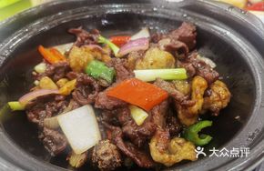 Stir-fried Beef Rib with Marbled Fat in Clay Pot
