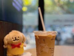 冰生椰丝绒拿铁-瑞幸咖啡(凯德虹口龙之梦店)