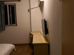 -7天连锁酒店(上海徐家汇龙华路地铁站店)