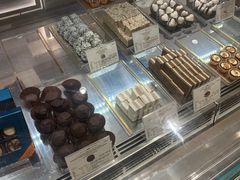 零售区-VENCHI 闻绮(上海佛罗伦萨小镇店)