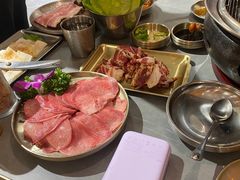 -围炉肉舍•炭烤活鳗•丹东海鲜烤肉(步行街店)