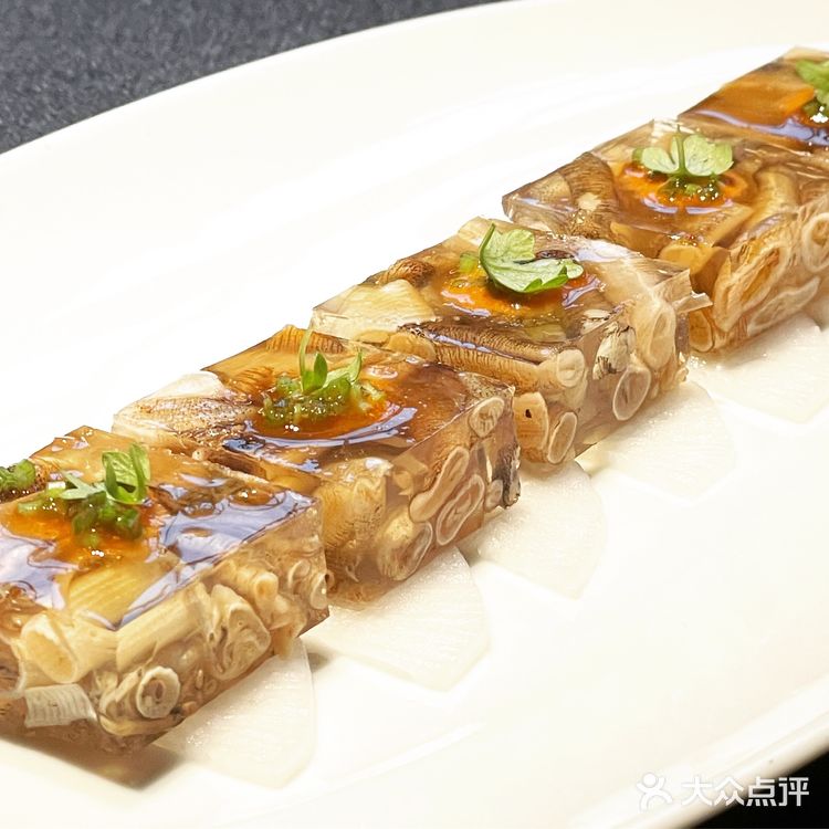 在新天地遇外滩