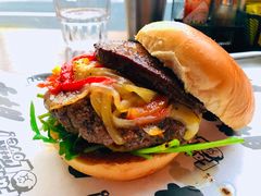 招牌鹅肝牛肉汉堡-Grinder 绞肉机汉堡(武定路店)