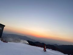 -浙东第一尖雪山欢乐谷