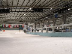 -乔波室内滑雪场