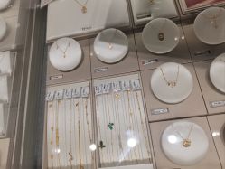 -周大福CHOW TAI FOOK(浦东八佰伴店)