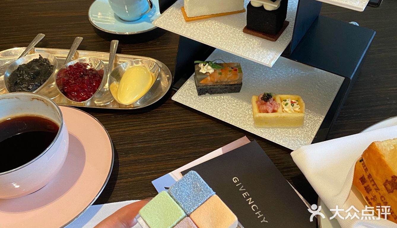 丽思卡尔顿📨纪梵希联名下午茶