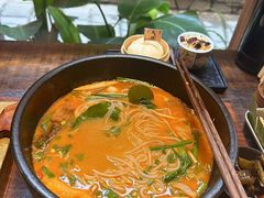 -银米·云南传统过桥米线(双廊黑金冠店)